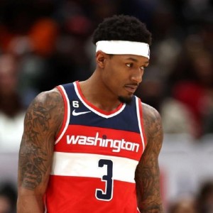 开云体育官网-5年2.51亿合同刚过一年！奇才和比尔商讨分手可能