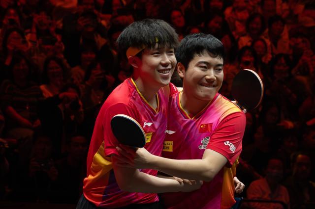 1728136415568026650.jpg (体育)(12)乒乓球——WTT中国大满贯:王楚钦_梁靖崑获男双冠军XxjpseC007131_20241005_PEPFN0A001.jpg